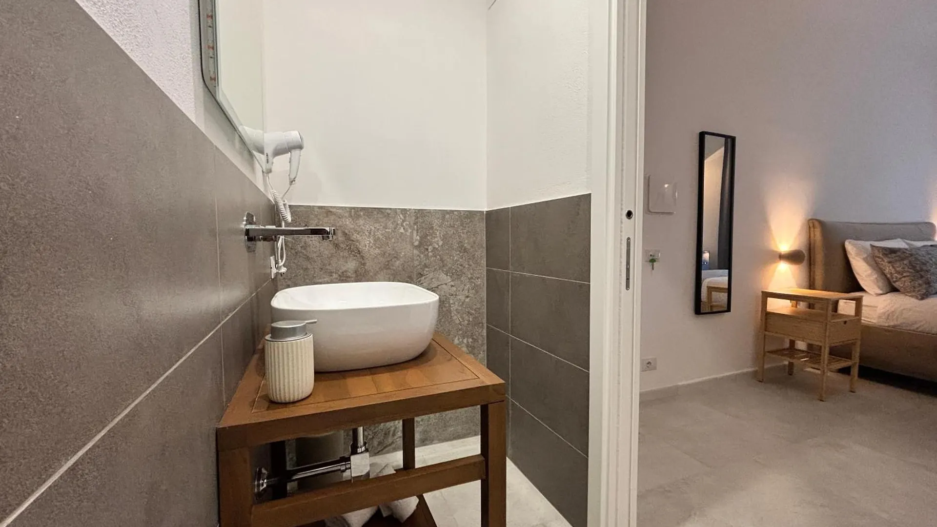 Historic Central Balcony Rooms & Apartment On Via Maqueda Palermo