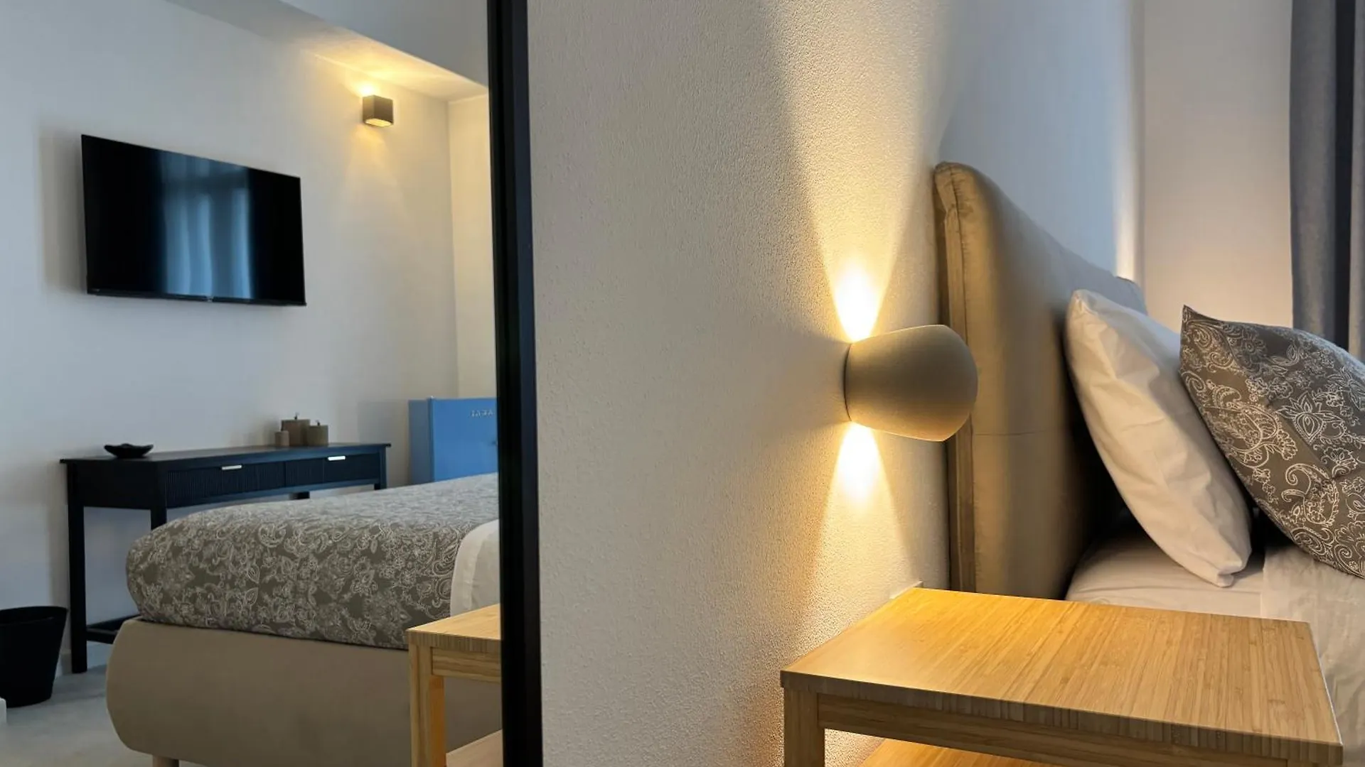 Historic Central Balcony Rooms & Apartment On Via Maqueda Palermo 0*,  Italy