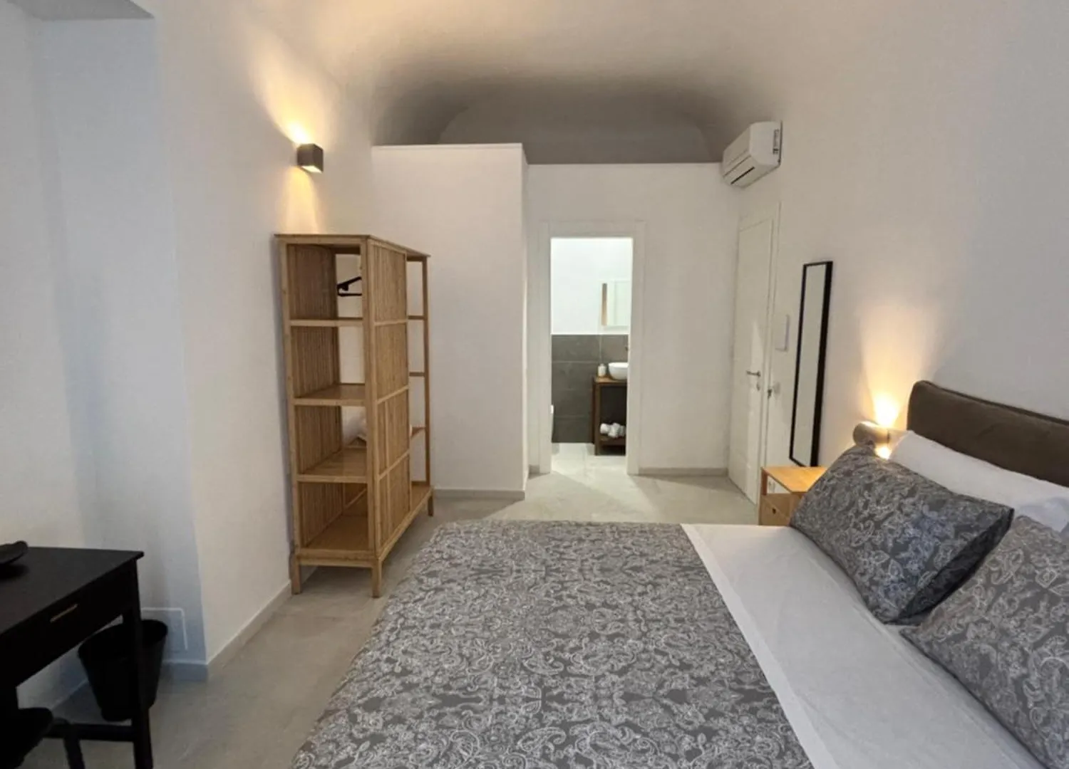Historic Central Balcony Rooms & Apartment On Via Maqueda Palermo 0*,