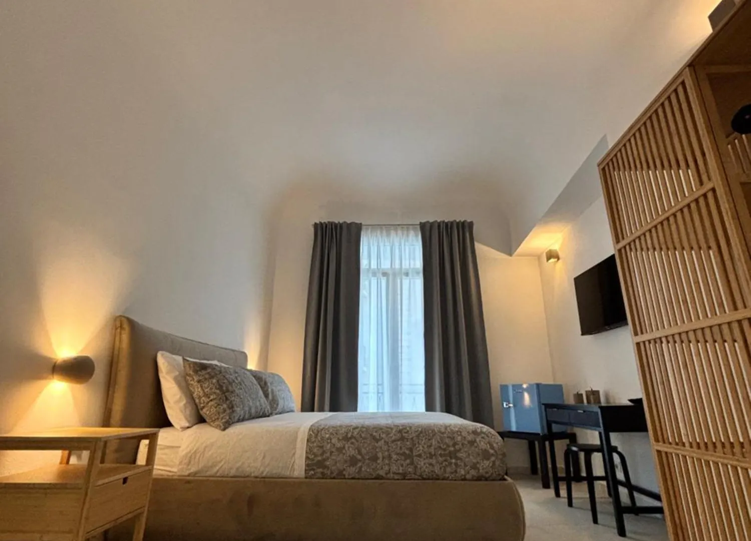 Historic Central Balcony Rooms & Apartment On Via Maqueda Palermo