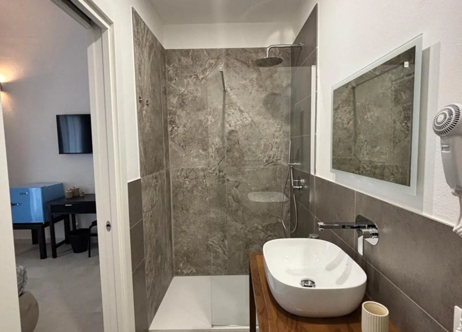 Historic Central Balcony Rooms & Apartment On Via Maqueda Palermo Homestay