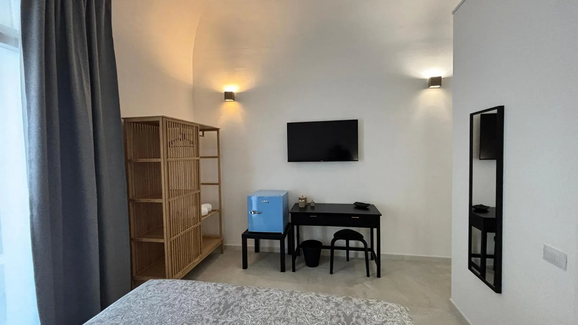 Historic Central Balcony Rooms & Apartment On Via Maqueda Palermo