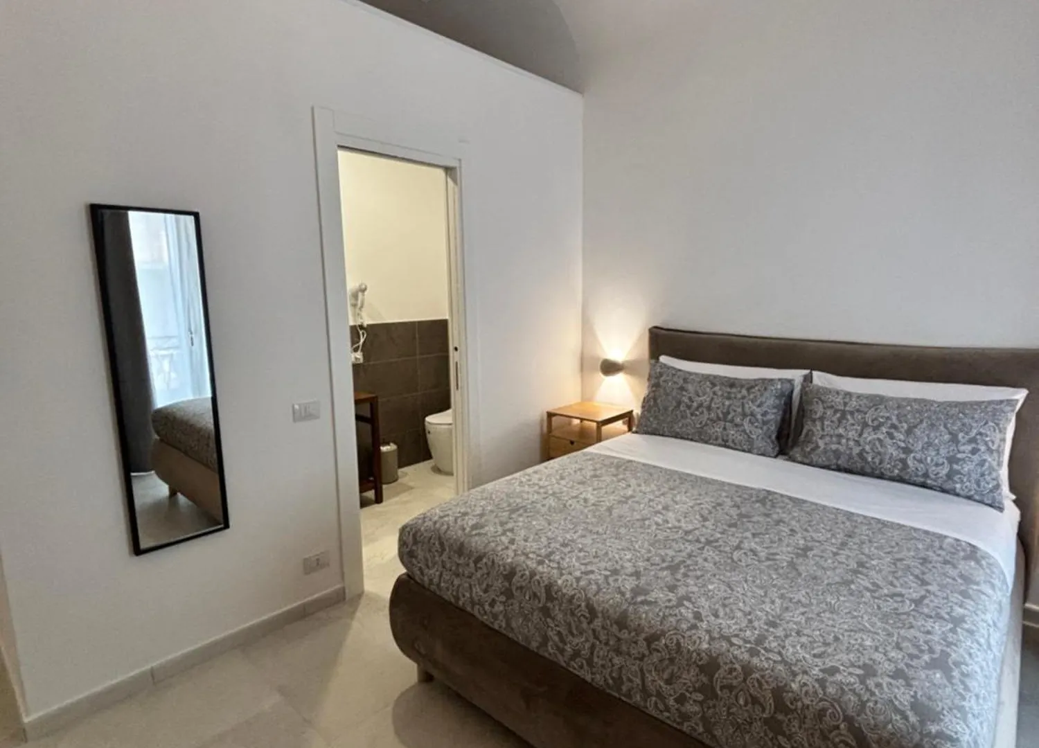 Historic Central Balcony Rooms & Apartment On Via Maqueda Palermo