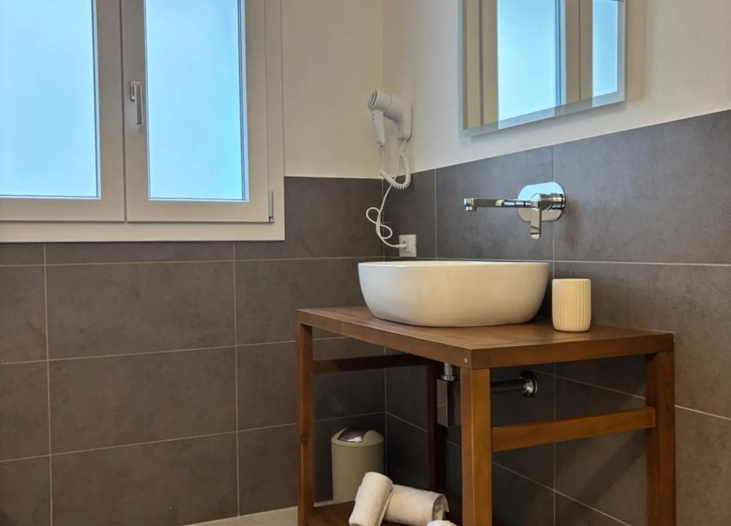 Historic Central Balcony Rooms & Apartment On Via Maqueda Palermo Homestay