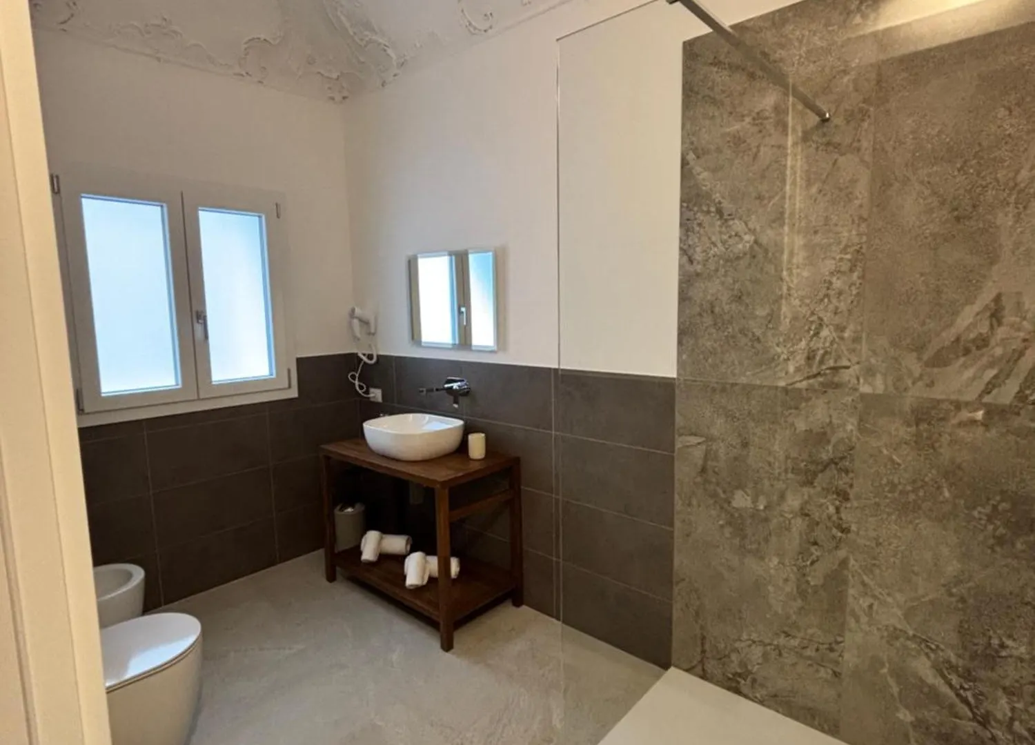 Historic Central Balcony Rooms & Apartment On Via Maqueda Palermo Homestay