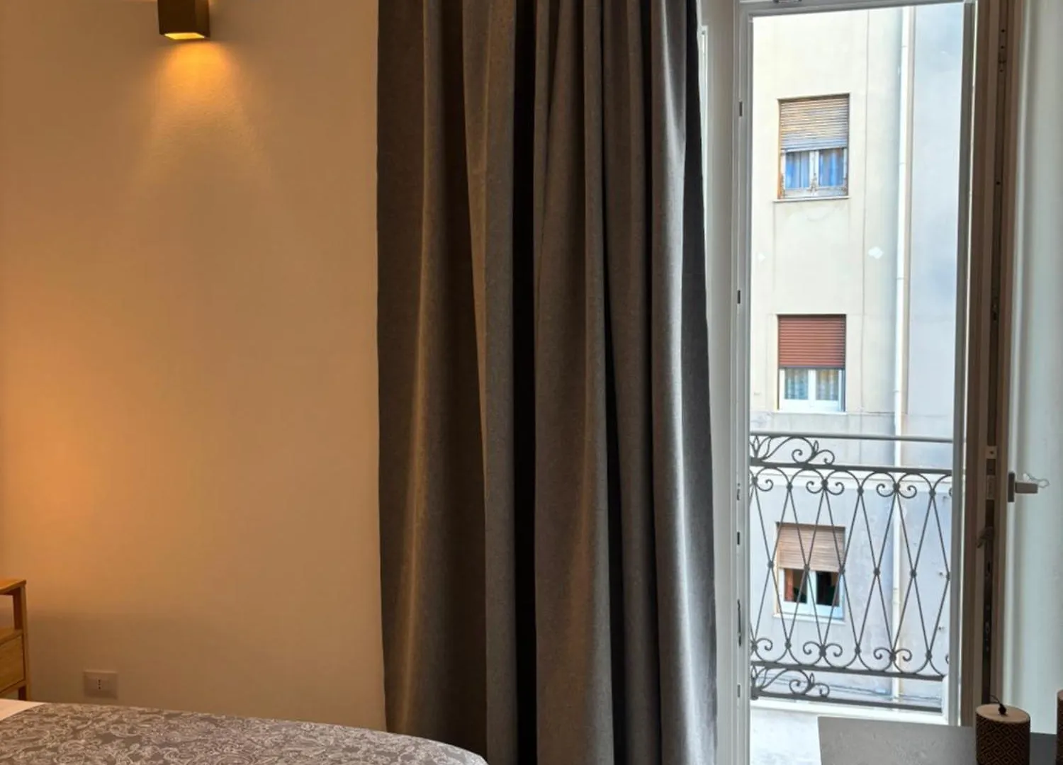 Historic Central Balcony Rooms & Apartment On Via Maqueda Palermo