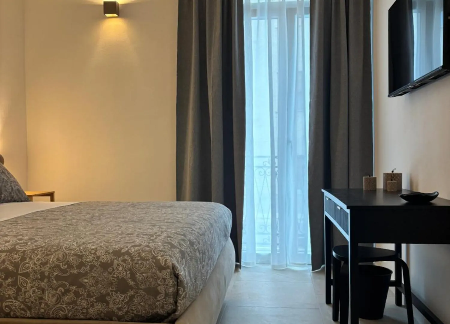 Historic Central Balcony Rooms & Apartment On Via Maqueda Palermo Homestay