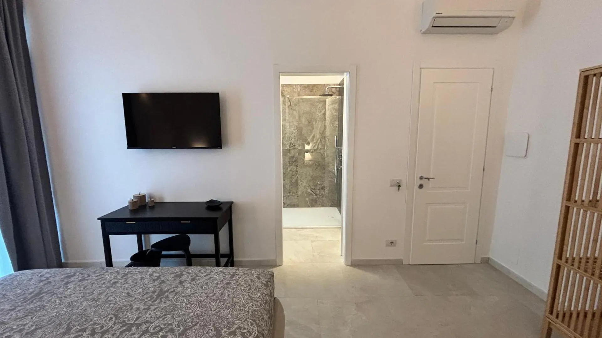Historic Central Balcony Rooms & Apartment On Via Maqueda Palermo 0*,  Italy