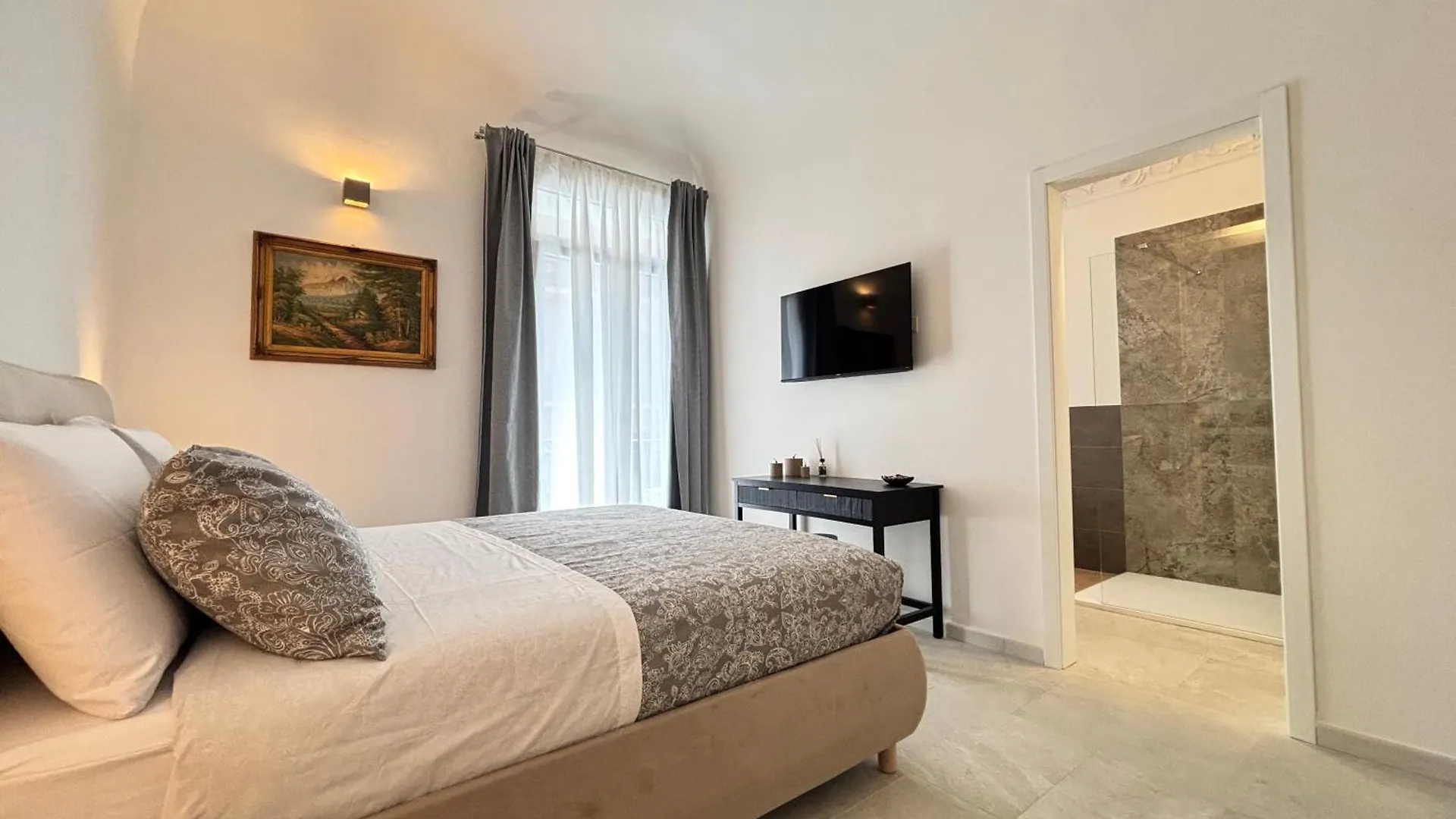 Historic Central Balcony Rooms & Apartment On Via Maqueda Palermo