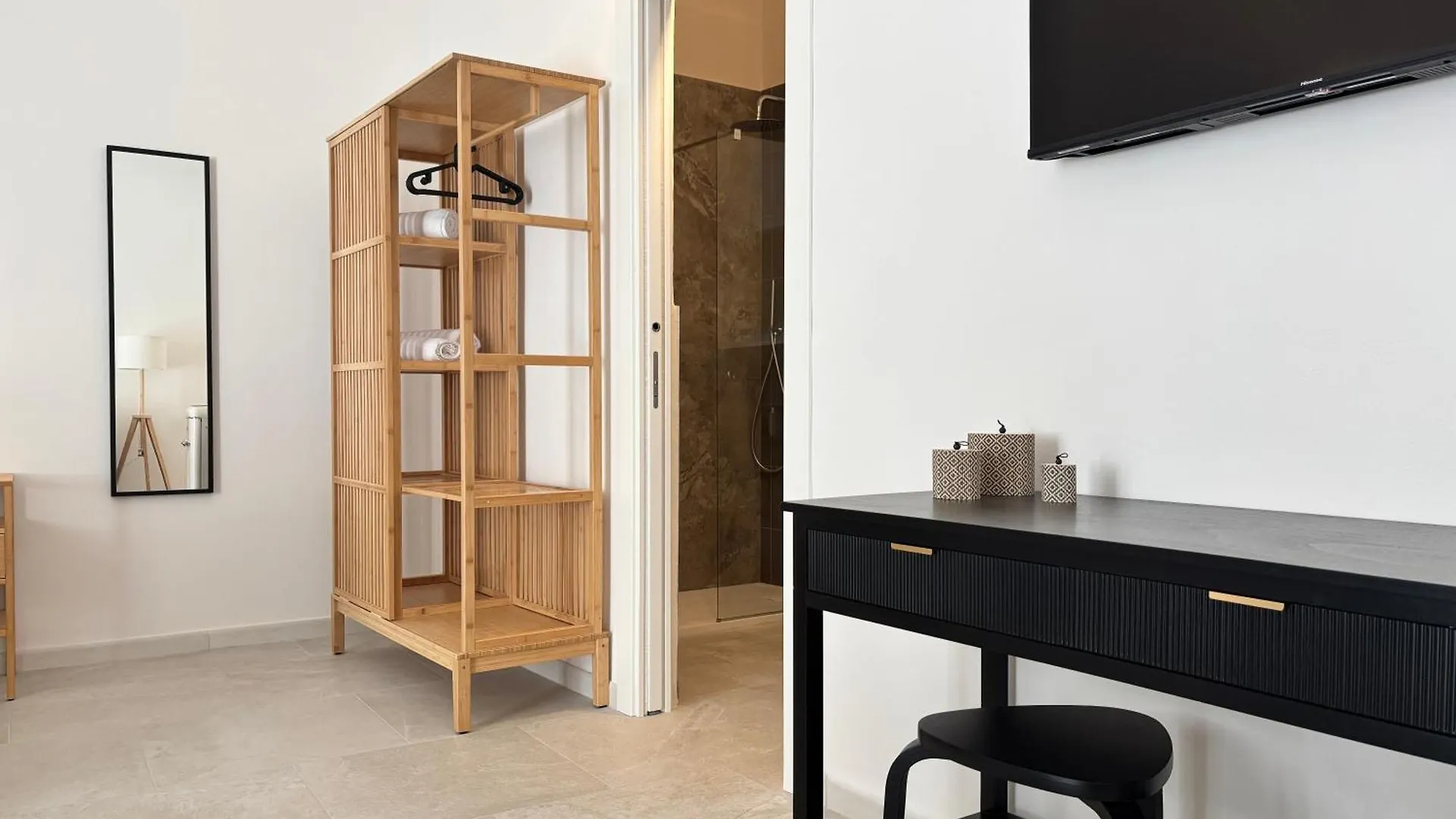 Homestay Historic Central Balcony Rooms & Apartment On Via Maqueda Palermo