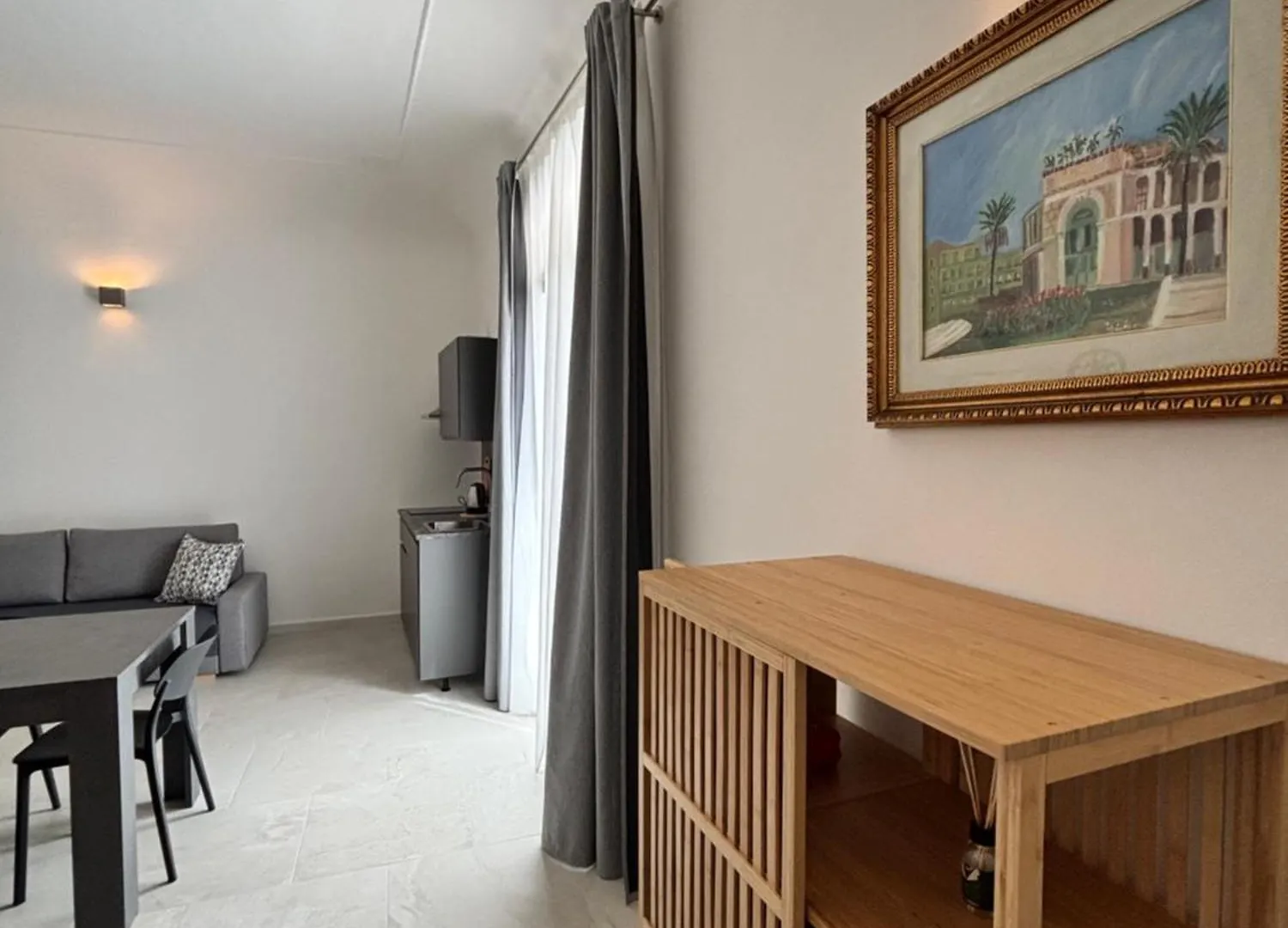 Historic Central Balcony Rooms & Apartment On Via Maqueda Palermo Italy