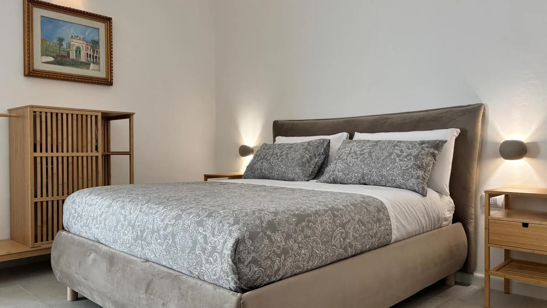 Historic Central Balcony Rooms & Apartment On Via Maqueda Palermo Homestay
