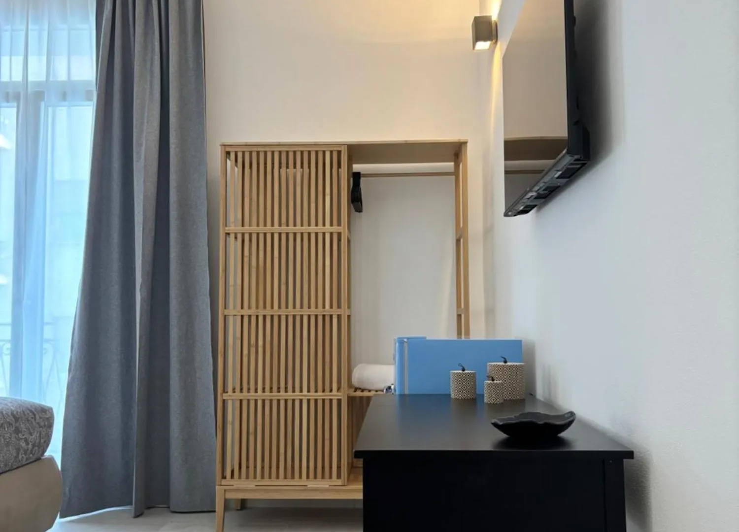 Historic Central Balcony Rooms & Apartment On Via Maqueda Палермо Италия