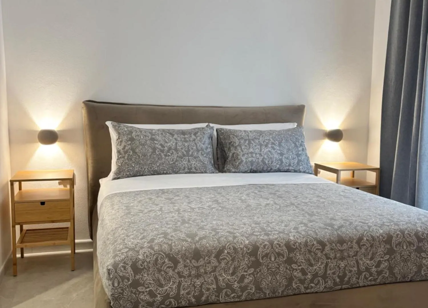 Historic Central Balcony Rooms & Apartment On Via Maqueda Палермо Проживание в семье