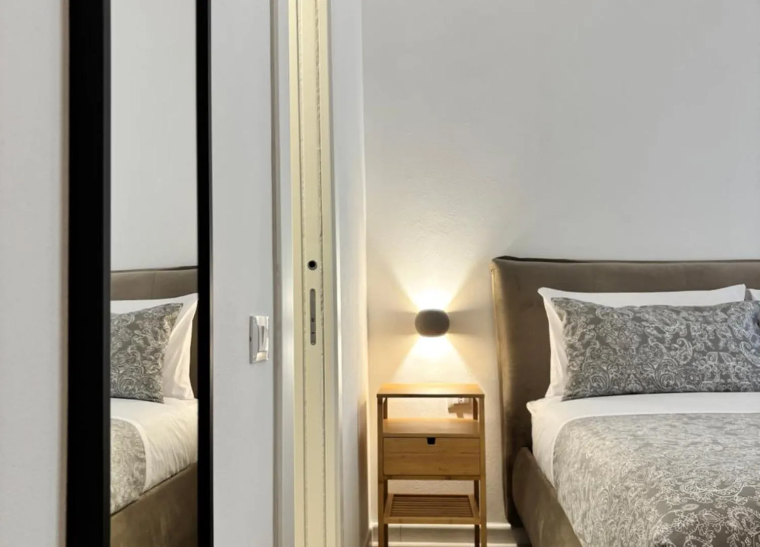 Historic Central Balcony Rooms & Apartment On Via Maqueda Палермо
