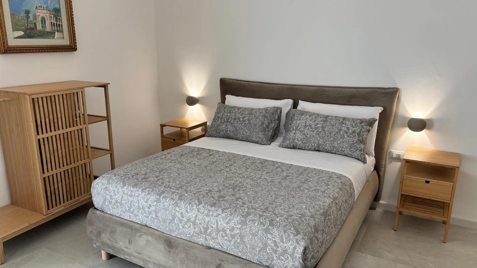 Historic Central Balcony Rooms & Apartment On Via Maqueda Палермо Италия